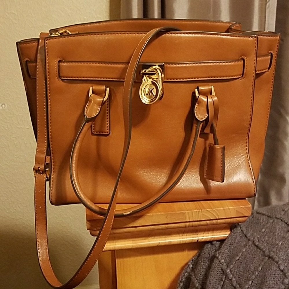 SOLD!!!!Michael kors travelor